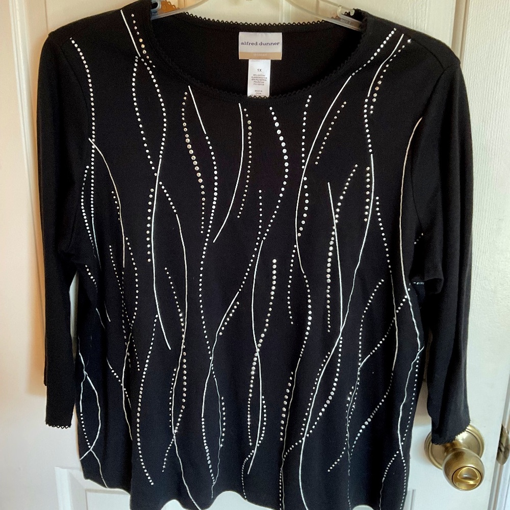 Women’s 3/4 sleeve black top